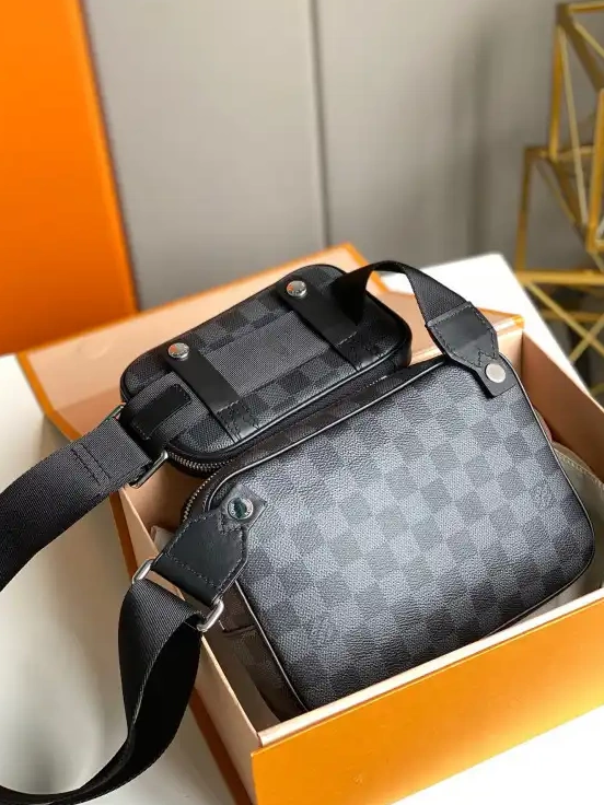First bags ru reviews LOUIS MESSENGER VUITTON SCOTT 0706